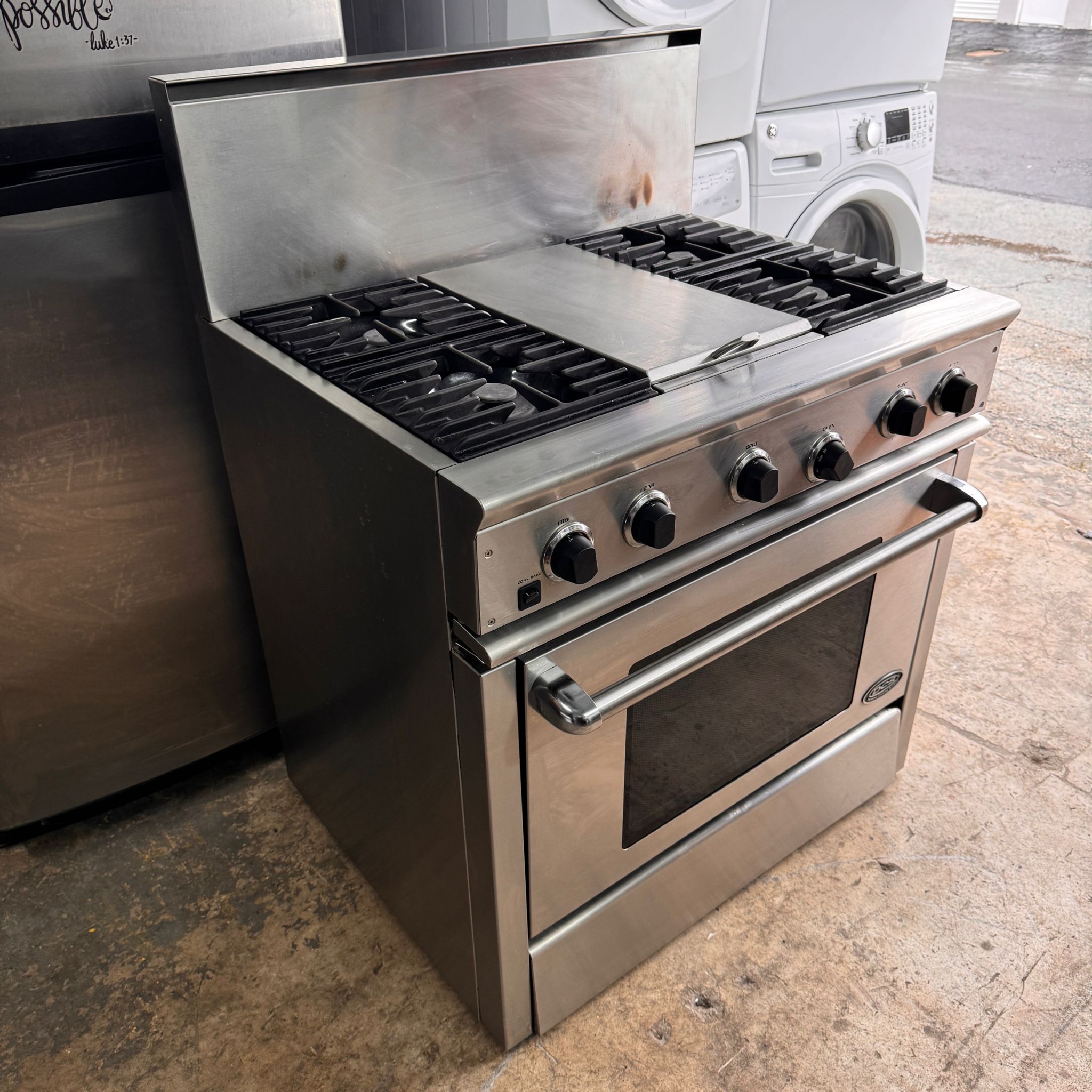 DCS 36” Pro Stainless Steel Propane Gas Stove DCS 36” Pro Stainless Steel Propane Gas Stove